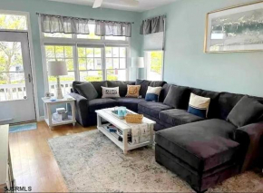 Seaside Serenity AC-Beautiful Ocean View Home -3 bed 2 bath